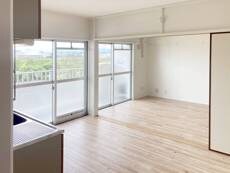 物件内観写真4　(居室・リビング)