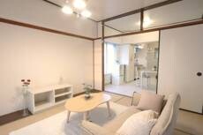 物件内観写真3　(居室・リビング)