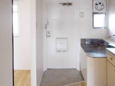 物件内観写真11　(玄関)