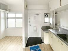 物件内観写真9　(玄関)