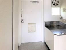 物件内観写真10　(玄関)