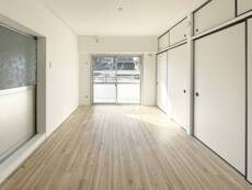 物件内観写真4　(居室・リビング)