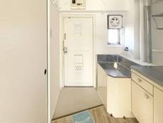 物件内観写真11　(玄関)