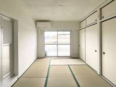 物件内観写真4　(居室・リビング)