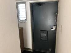 物件内観写真11　(玄関)