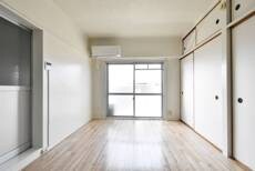 物件内観写真4　(居室・リビング)