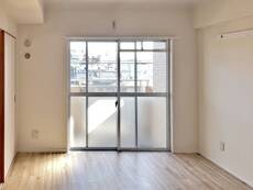 物件内観写真4　(居室・リビング)