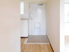 物件内観写真11　(玄関)