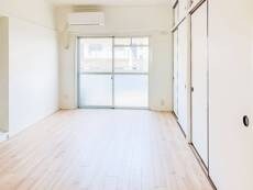 物件内観写真4　(居室・リビング)