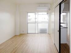 物件内観写真4　(居室・リビング)