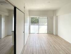 物件内観写真4　(居室・リビング)