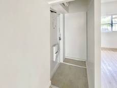 物件内観写真11　(玄関)