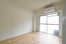 物件内観写真4　(居室・リビング)