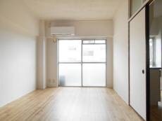 物件内観写真4　(居室・リビング)