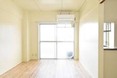 物件内観写真3　(居室・リビング)