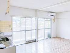 物件内観写真4　(居室・リビング)