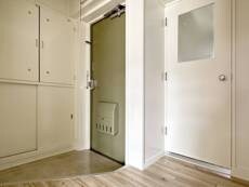 物件内観写真11　(玄関)