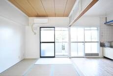 物件内観写真4　(居室・リビング)