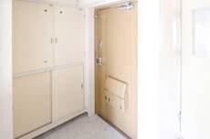 物件内観写真11　(玄関)