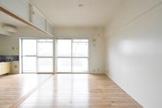 物件内観写真4　(居室・リビング)