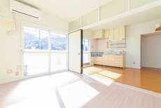 物件内観写真4　(居室・リビング)