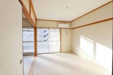 物件内観写真4　(居室・リビング)