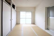 物件内観写真4　(居室・リビング)