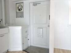 物件内観写真11　(玄関)