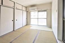 物件内観写真4　(居室・リビング)