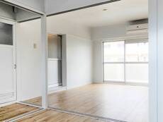 物件内観写真4　(居室・リビング)