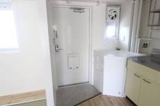 物件内観写真11　(玄関)