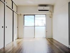 物件内観写真4　(居室・リビング)