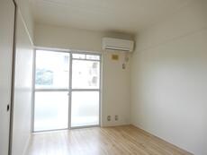 物件内観写真4　(居室・リビング)