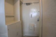 物件内観写真11　(玄関)