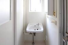 物件内観写真8　(洗面所)