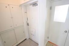 物件内観写真11　(玄関)