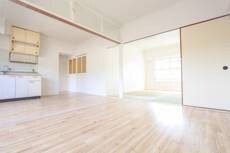 物件内観写真4　(居室・リビング)