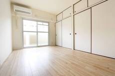 物件内観写真4　(居室・リビング)