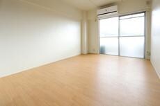 物件内観写真4　(居室・リビング)