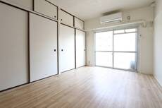 物件内観写真4　(居室・リビング)