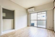 物件内観写真4　(居室・リビング)