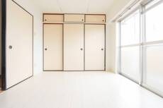 物件内観写真4　(居室・リビング)