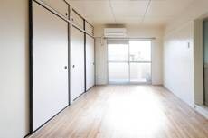 物件内観写真4　(居室・リビング)