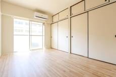 物件内観写真4　(居室・リビング)