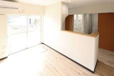 物件内観写真4　(居室・リビング)