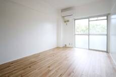 物件内観写真4　(居室・リビング)