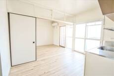 物件内観写真4　(居室・リビング)