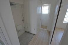 物件内観写真11　(玄関)