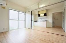 物件内観写真4　(居室・リビング)