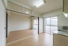 物件内観写真4　(居室・リビング)